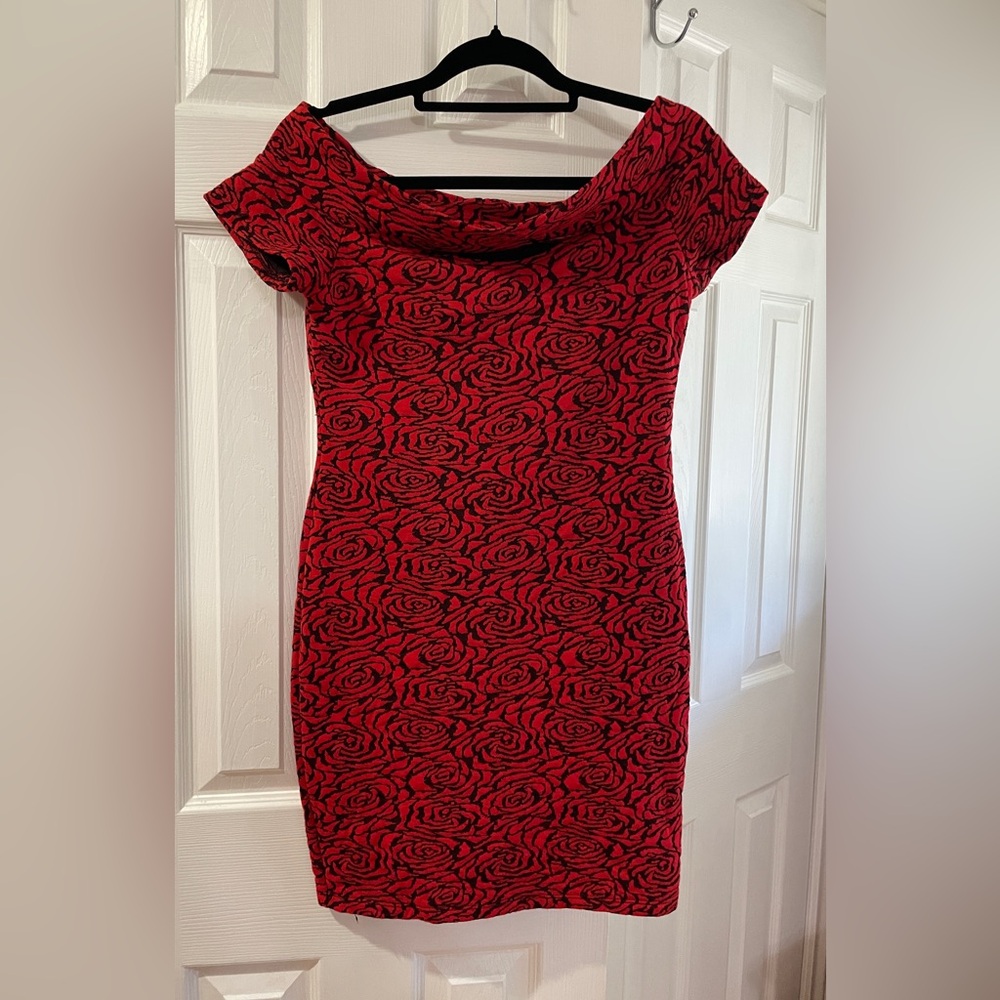 2/$15 ❤️ Fitted Drop-shoulder Dress Size L